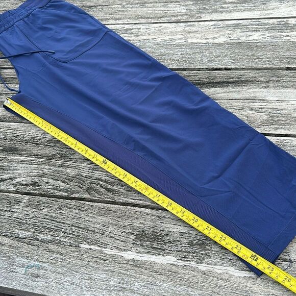 Lululemon Beyond the Studio Crop size 10 Night Sea NWT 🌊 25”‎ golf blue - Picture 6 of 6